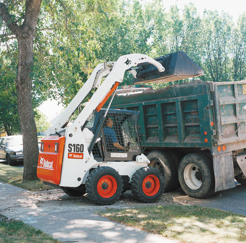 山貓S160滑移裝載機(jī) 