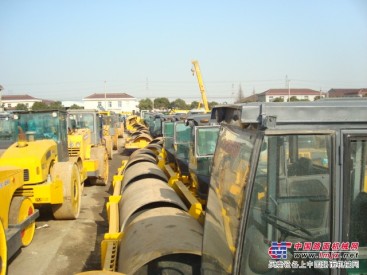 上海二手20噸振動壓路機市場-二手壓路機報價