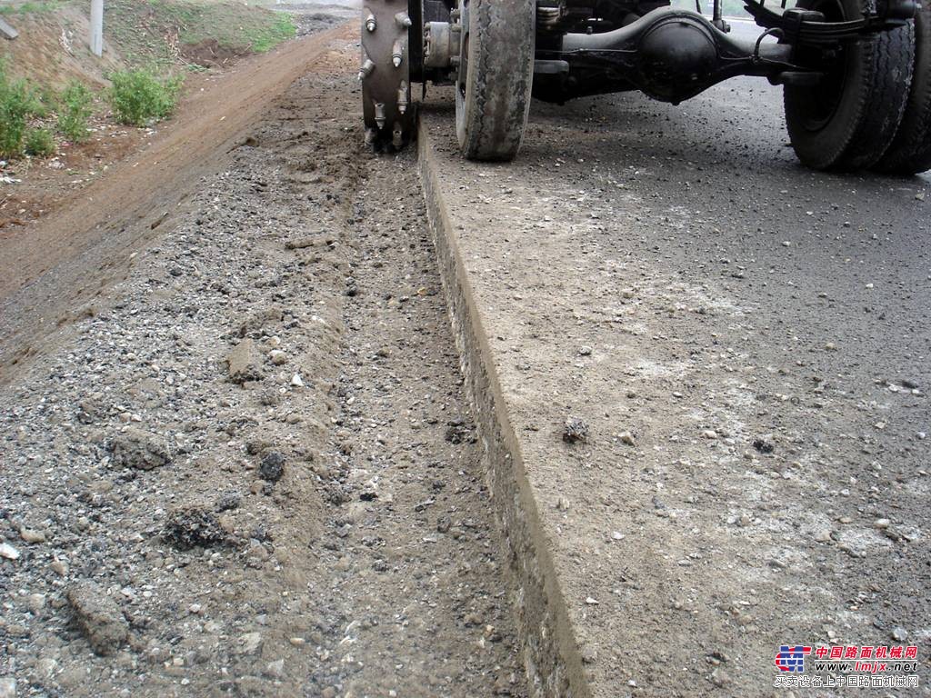 兴华公路开沟机开槽机公路路缘石开沟机路沿石开槽机