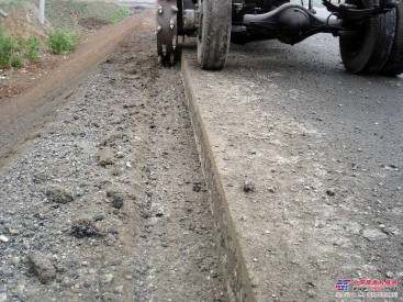 公路（路沿石）路緣石開溝機切邊機挖溝機溝壁方正平整