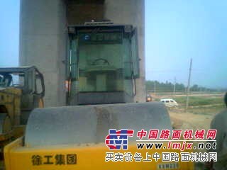 二手20吨徐工振动压路机/13524728455