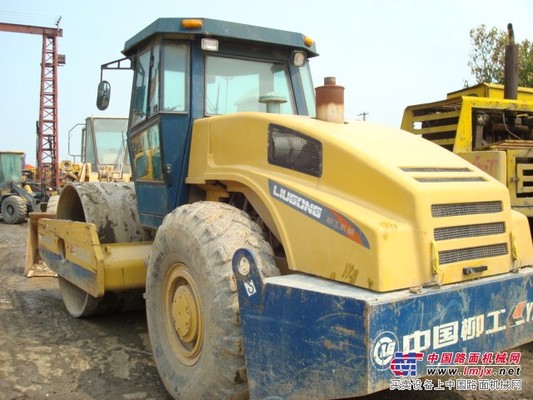 供应黑龙江鸡西二手压路机市场,出售二手压路机