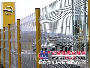 供应双边三角型护栏