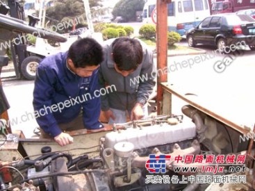 上海寶山區叉車維修保養 電瓶叉車維修保養