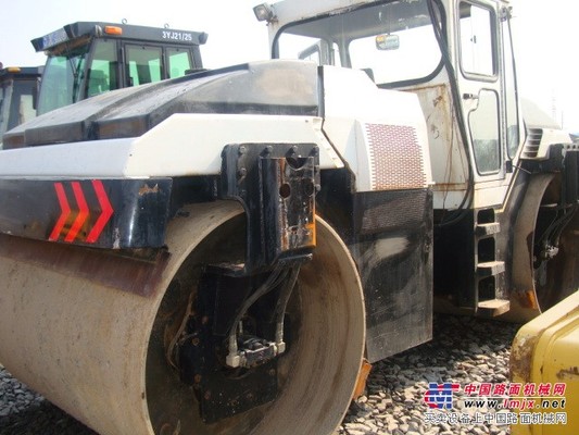 供应二手振动压路机型号-二手双钢轮振动压路机