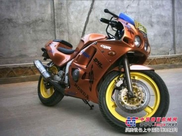本田CBR250摩托车 价格4200元