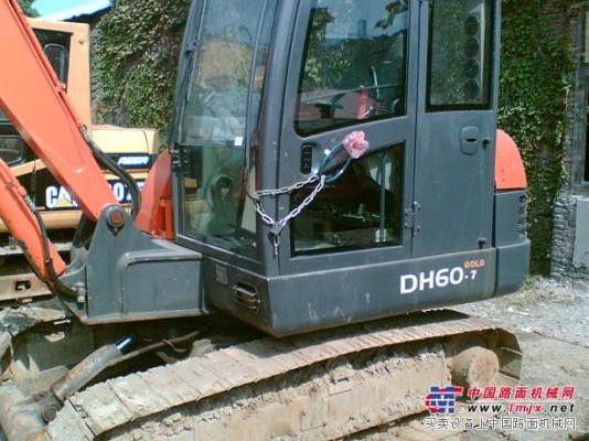 低价出售斗山DH60-7二手挖机13671806305