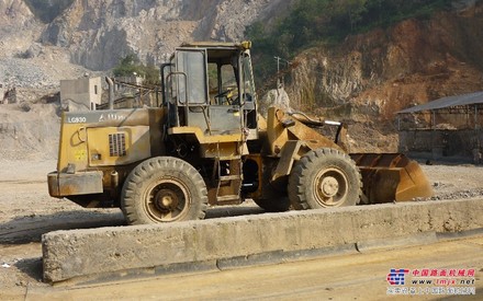 供应山西二手装载机价格=福建二手压路机市场