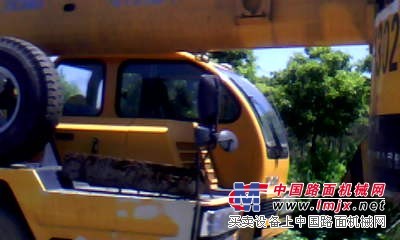 供應二手06年浙江吊車，徐工25噸四節臂，浦沅8-25噸