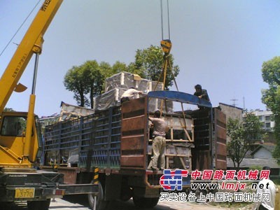 专业提供上海青浦区8-200吨汽车吊出租叉车出租机器装卸