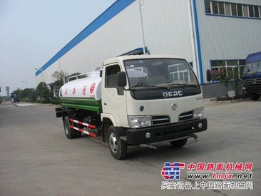 东风小金霸洒水车 3-6吨