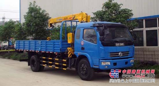 供应东风多利卡3吨5吨的随车起重运输车