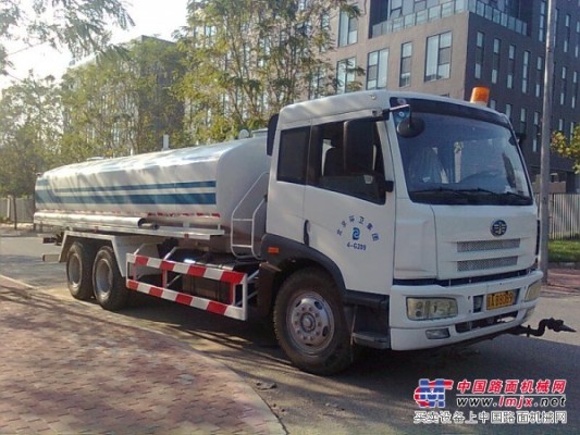 北京水车租赁公司提供洒水车出租外包服务66470766