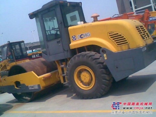 上海天賜供應2手徐工雙輪壓路機新款，XSM220振動壓路機