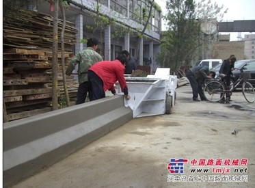 销售 出租全自动滑模路缘路肩成型机