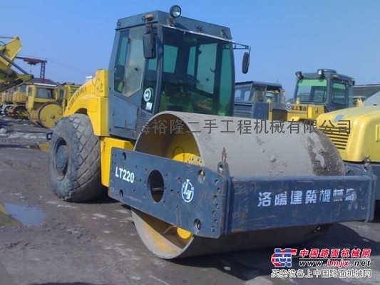 供洛阳震动压路机/洛阳LSS220震动压路机/洛阳压路机价格