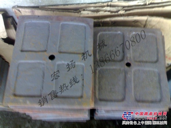湖北枣阳500型-1500型混凝土搅拌机衬板、叶片等。