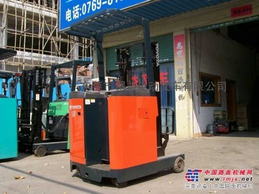 供应二手丰田7FBR10前移式电动叉车