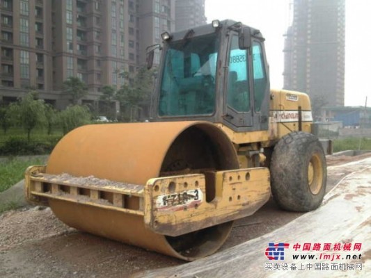 舊震動壓路機大小噸位買賣，上海舊壓機市場。