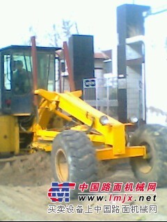 小型平地机