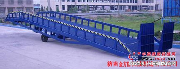 移动式液压登车桥