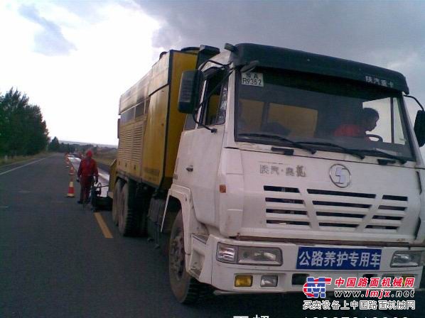 稀浆封层车