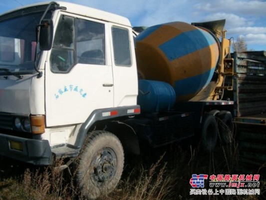 内蒙古牙克石市出租出售解放6方、红岩9方水泥搅拌车