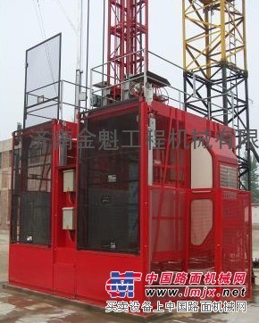 山東塔機生產廠家直銷SC200/200施工升降機