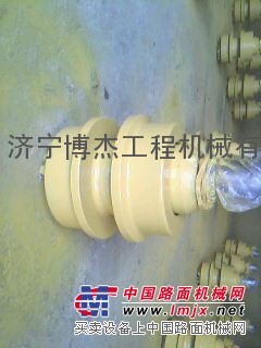 供应sd16山推托轮