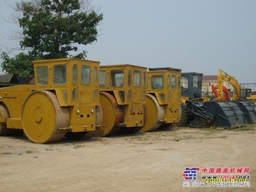 我公司处理一批大型筑路设备，欢迎选购！