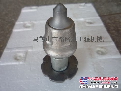 供应镇江华通LXZYH1300铣刨机刀头、履带板制造厂家
