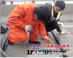 加强伸缩缝养护完善连续缝设置做优质曹妃甸中桥