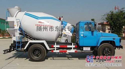 东风140尖头混凝土搅拌车