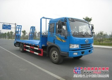 解放平板运输车/挖机运输车13886882222/东风平板车