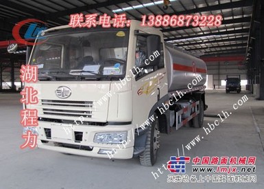 东风三平柴加油车 