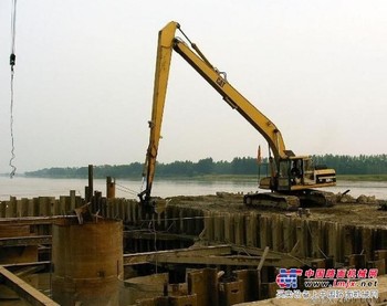 供应上海长挖掘机出租、挖掘机开挖基坑 马路破碎