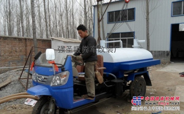 供應(yīng)昌圖縣哪里賣吸糞車/三輪吸糞車小型吸污車/化糞池吸糞車　