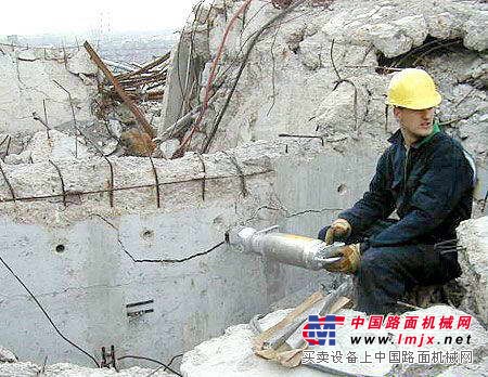 钢筋混凝土拆除设备