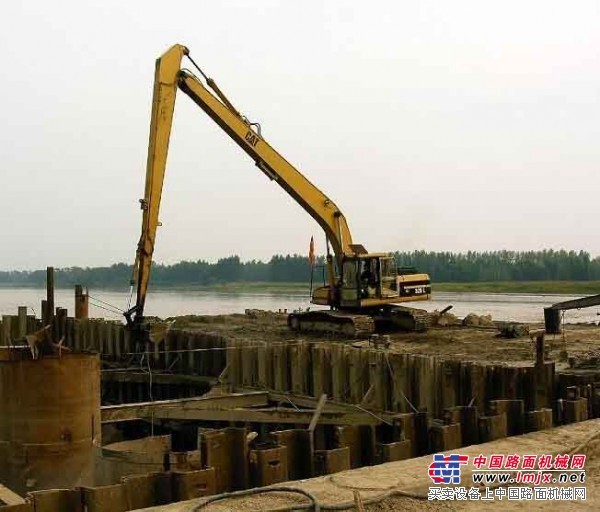 提供南通18-25米加长臂挖掘机出租专业河道清理