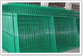 供应护栏网工艺流程，护栏网镀锌浸塑制作全过程
