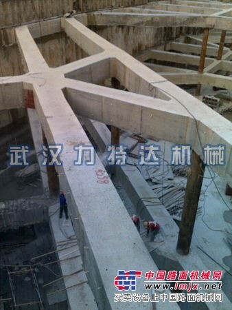 钢筋混凝土支撑梁拆除机械