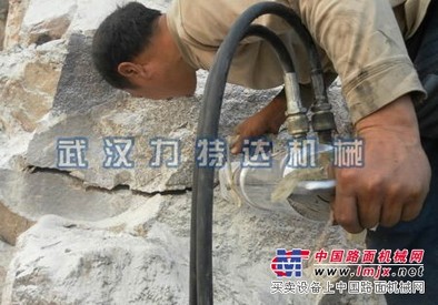 基坑井桩隧道岩石拆除小机械——岩石劈裂机