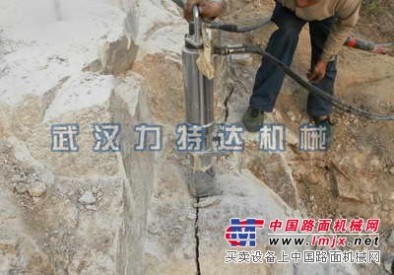 新型基坑井桩沟渠岩石破除设备—岩石劈裂机