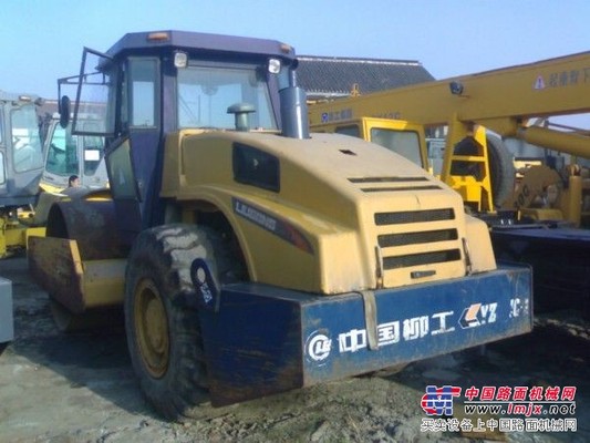 推荐供应/二手20吨振动压路机市场总经销