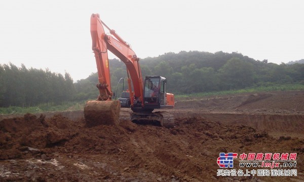 沈阳全新日立挖掘机出租承接基坑开槽等工程