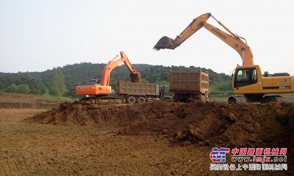 出租全新日立挖掘机承接基坑开槽等工程