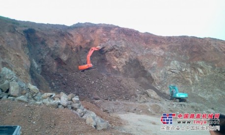 出租日立挖掘机承接基坑开槽等工程（全新设备）