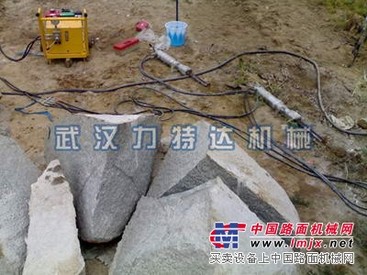 液压岩石破碎机