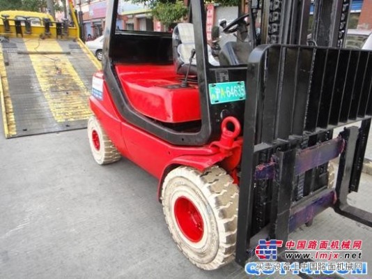 上海閔行吊車出租-叉車搬遷移位-航華7噸叉車出租