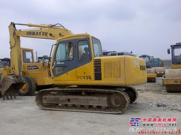 湖北二手挖掘机市场供应二手小松130挖掘机